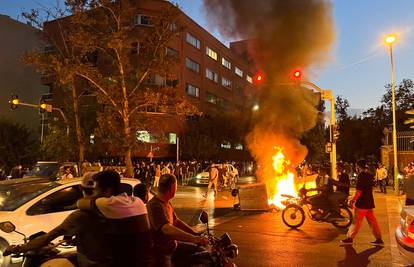 Prosvjedi u Iranu: Najmanje 35 mrtvih, policija puca po ljudima