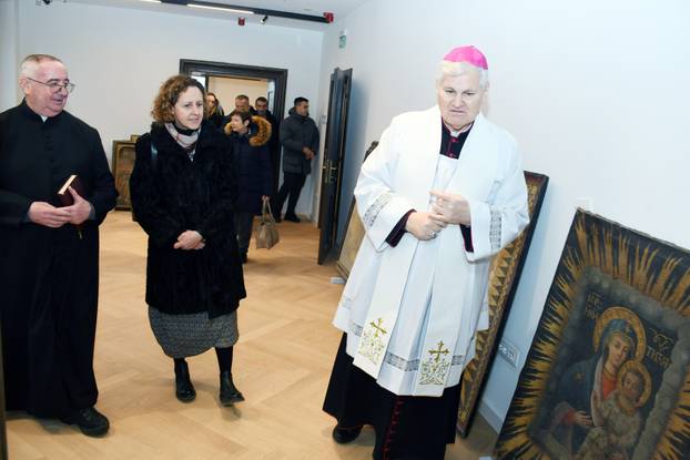 Sisak: Sisački biskup Vlado Kosić blagoslovio je župnu kuću, danas čuvaonicu župe sv. Marije Magdalene u Selima