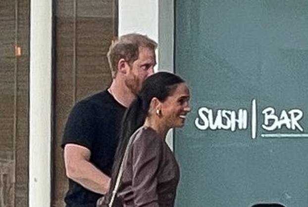 *PREMIUM-EXCLUSIVE* Harry & Meghan Grab Sushi, Pregnancy Rumors Seemingly Debunked