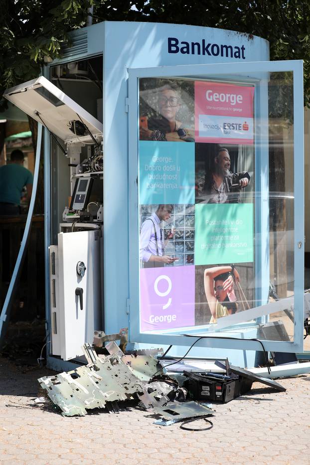 Zagreb: U Gajnicama eksplozivom raznesen bankomat