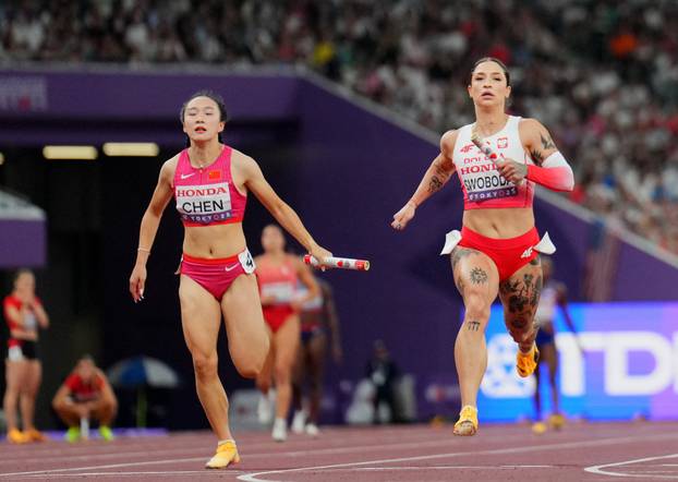 Women's 4 x 100m Relay Round 1