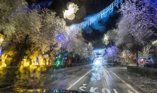 FOTO Ledena ki&scaron;a 'smrznula' Knin. Padaju i stabla: 'Sve se ledi. Ne mogu se vrata otvoriti'