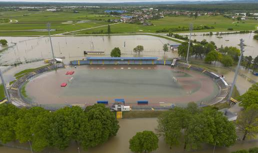 Korana progutala stadion NK Karlovca. Pretvorio se u bazen