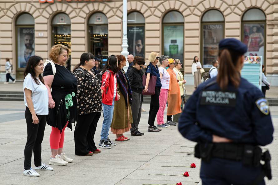 Zagreb: Tiha misa Arijane Lekić - Fridrih na glavnom gradskom trgu