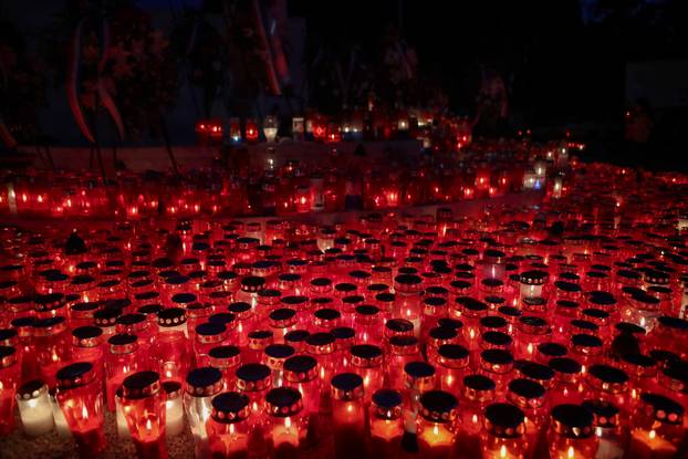 Zadar: Večernji pogled na Gradsko groblje na blagdan Svih svetih