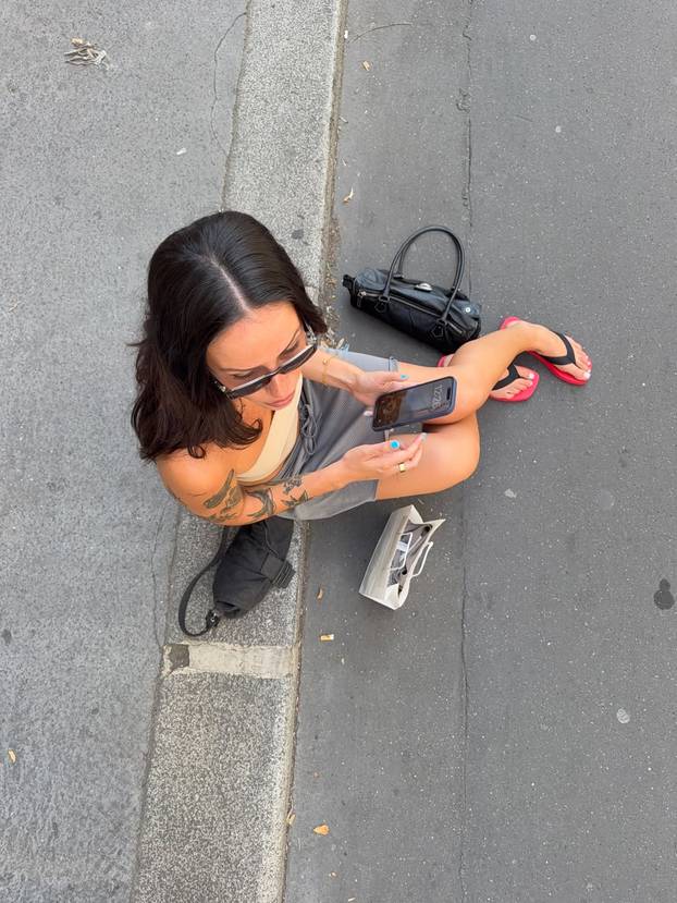 FOTO Sve nosi bez grudnjaka! Australka Eliza je cijela prirodna, kaže da voli slobodu