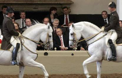 Austrijanci pokazivali svoje lipicanere Putinu