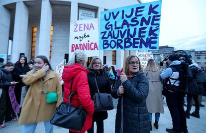 UŽIVO Noćni marš u Zagrebu povodom Dana Žena. Okupljeni stigli na Trg bana Josipa Jelačića