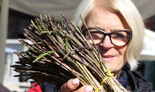 FOTO Na šibensku tržnicu stigle su šparoge: Evo koliko koštaju