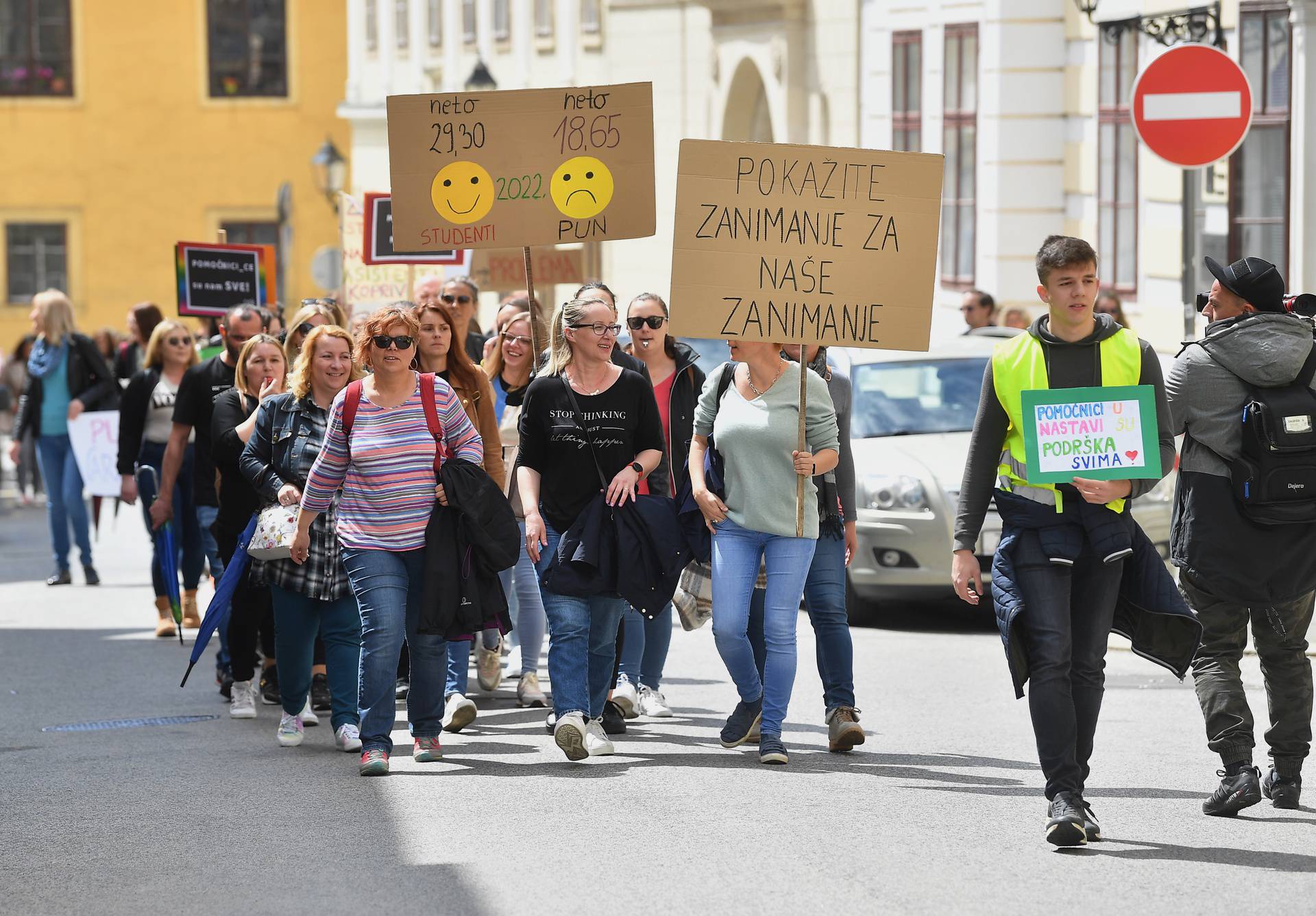 'Bez nas djeca s poteškoćama ne mogu pratiti nastavu, a više su plaćeni berači jabuka...'