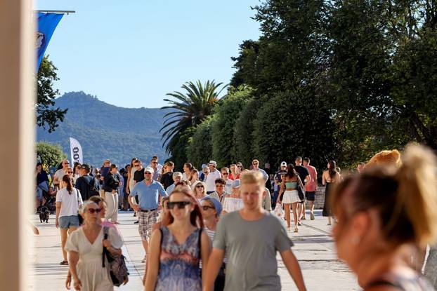 Zadar: Velik broj turista "okupirao" je središte grada