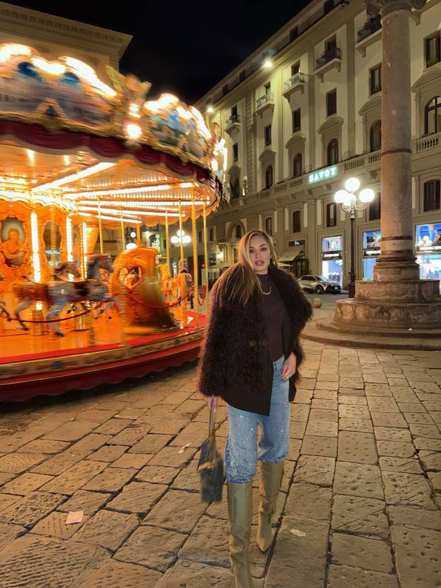 FOTO Talijanska voditeljica je konkurencija Diletti Leotti pred kamerama! Bila je i misica...