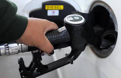 Vlada produžuje ograničenje na cijene goriva za još mjesec dana