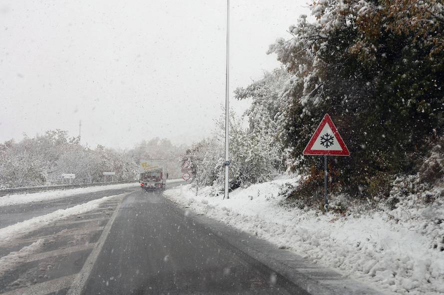 Snijeg u Dalmatinskoj Zagori