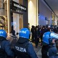 Dodatnih 500 vojnika kre&cacute;e za Milano.  Protesti postali nasilni, privedeno je vi&scaron;e od 270 ljudi!