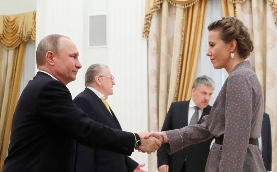 Putin's 'goddaughter' Sobchak pleads for end to war