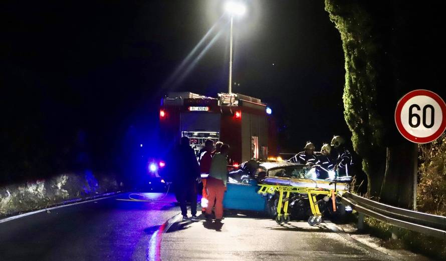 Vozač Honde teško ozlijeđen u sudaru s Audijem kod Bakarca