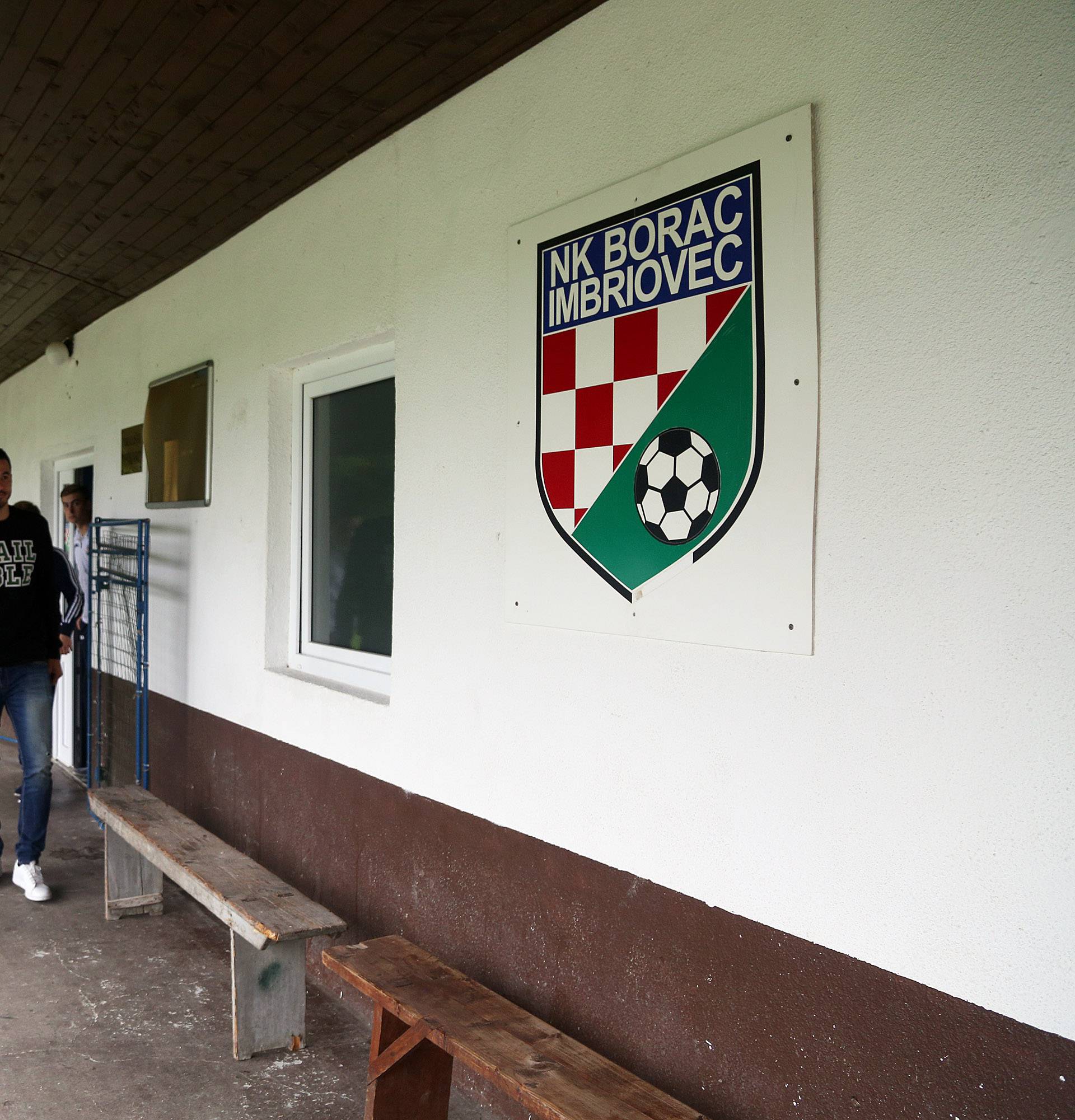 Caffe Dinamo morali zatvoriti, a grafit Boysa prekrili plahtom