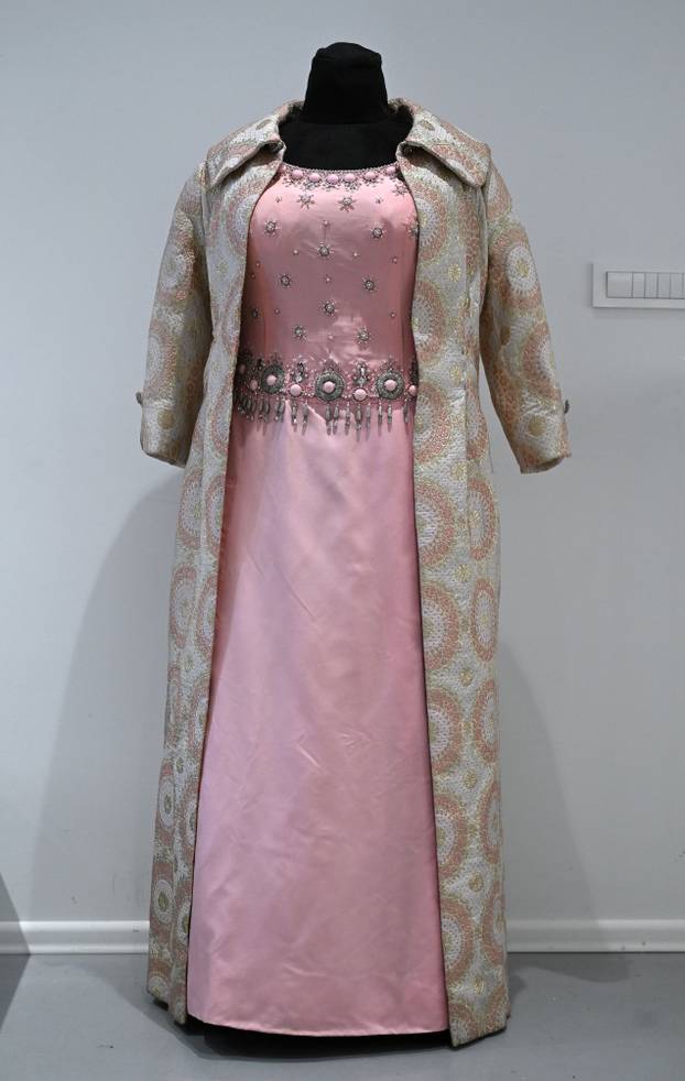 Zagreb: U Srpskom  kulturnom centru, fondacija Jovanka Broz održava izložbu haljina i torbi