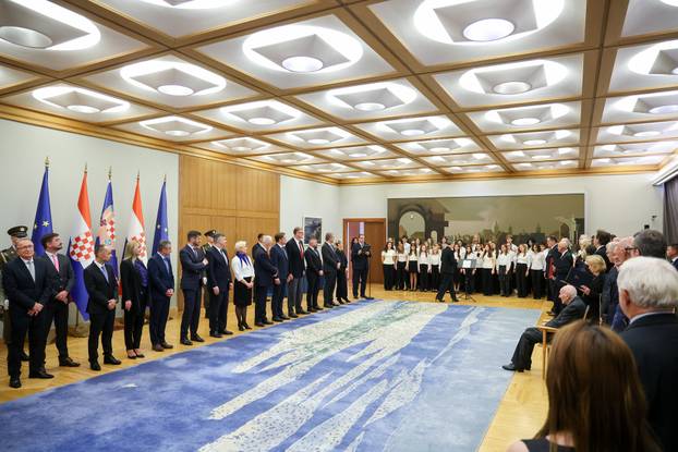 Zagreb: Zoran Milanović uručio odlikovanja i priznanja zaslužnim pojedincima i organizacijama iz područja kulture, znanosti, sporta i gospodarstva