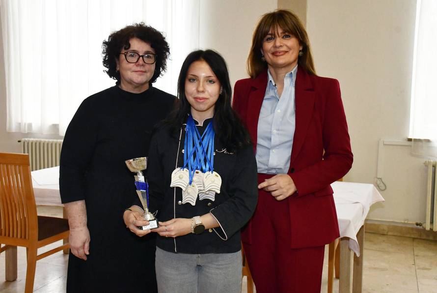 24 SATA Požega: Učenica Iva Radoš na međunarodnom natjecanju kuhara pokupila sve medalje