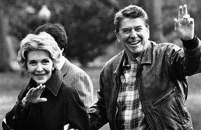 Nancy Reagan kaže da još viđa Ronalda i s njim priča