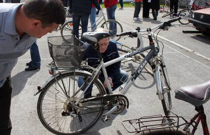 Bjelovarčani u dvorištu policije potrošili 10.000 kuna na bicikle