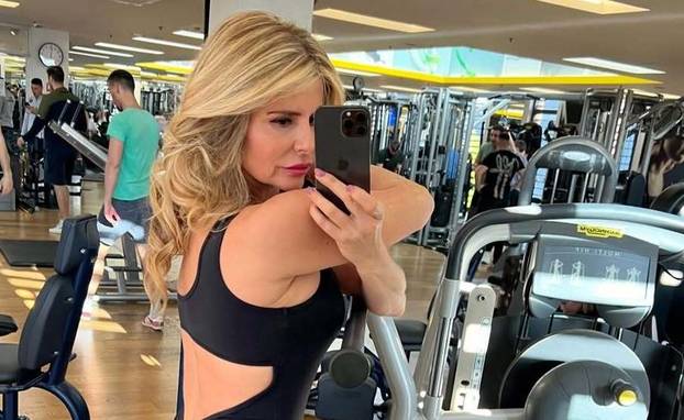 Ljeto je sve bliže! Mama Renata u teretani pozirala u sportskom kompletiću pa pokazala figuru