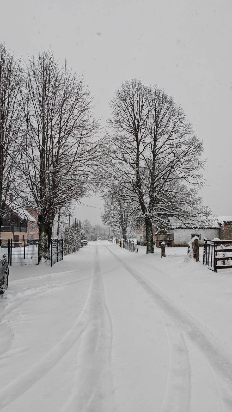 'Ovo je okupljanje ljubitelja ljetnih guma!': Zabijelilo kod Splita, na cesti nastao kaos