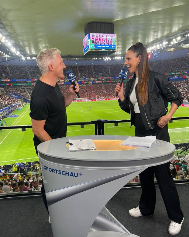 FOTO Schweinsteiger je flertao s njom u emisiji. Omiljeno je TV lice i već je bila s nogometašem