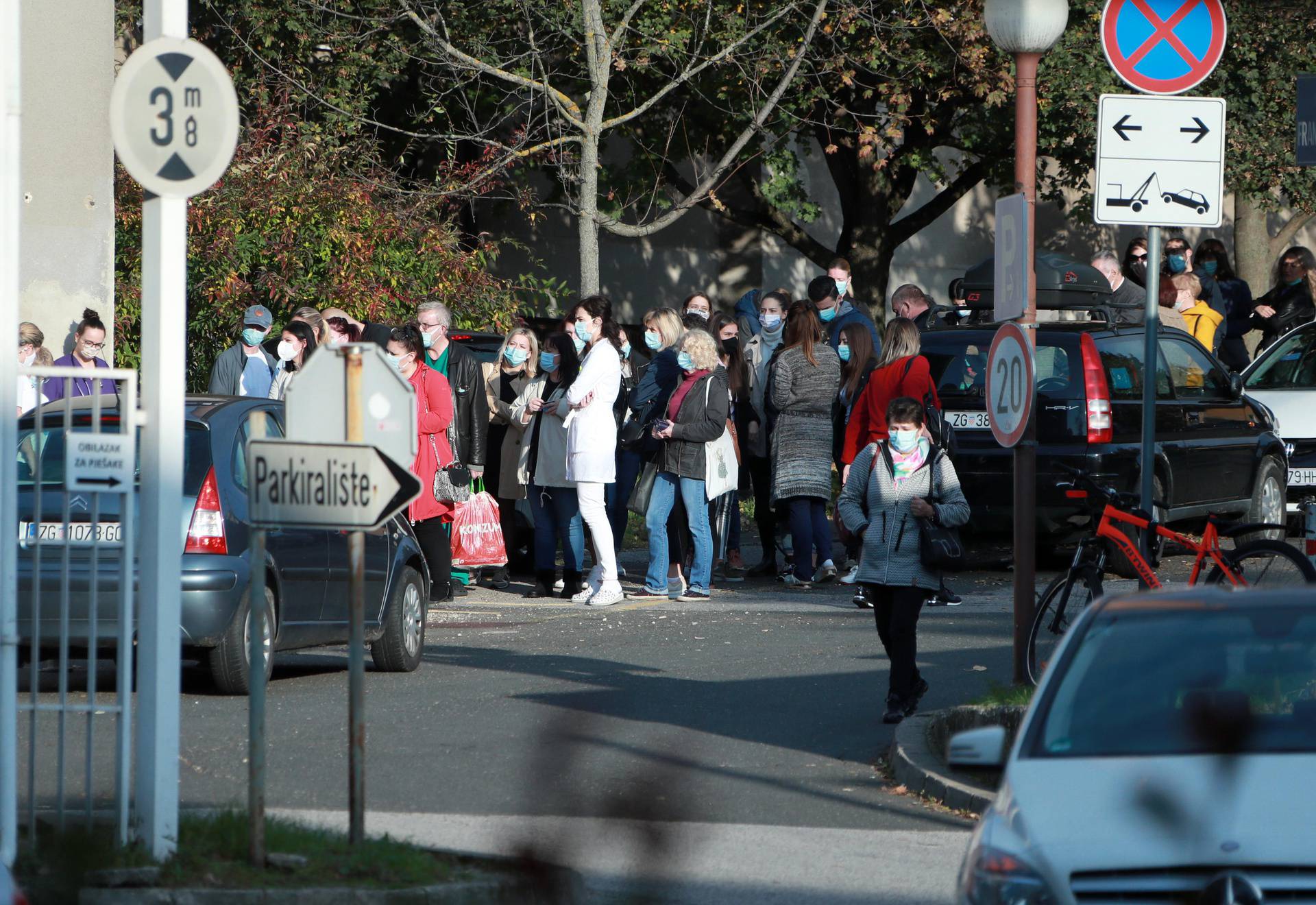 Zagreb: Velike gužve ispred bolnice Sestara milosrdnica