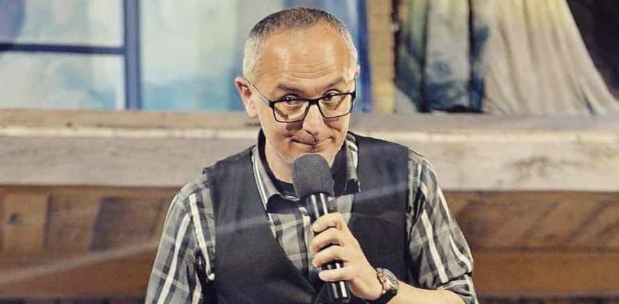 Veteran domaće stand-up scene na regionalnoj turneji kojom će obilježiti 20 godina karijere...