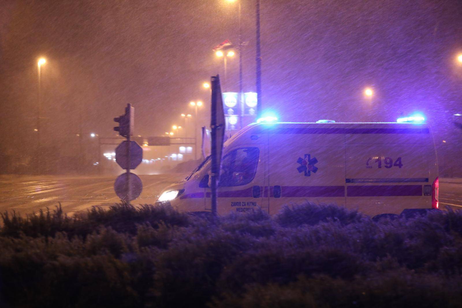 U Dalmaciji snijeg: Zatvorene su ceste, policija upozorava vozače