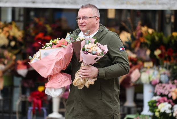 Zagreb: Na Valentinovo muškarci kupuju cvijeće za svoje partnerice kao znak ljubavi