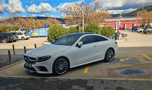 FOTO Tko to tamo pjeva, ups... parkira. Ovako to Hrvati rade, neki uzmu mjesto i invalidima...