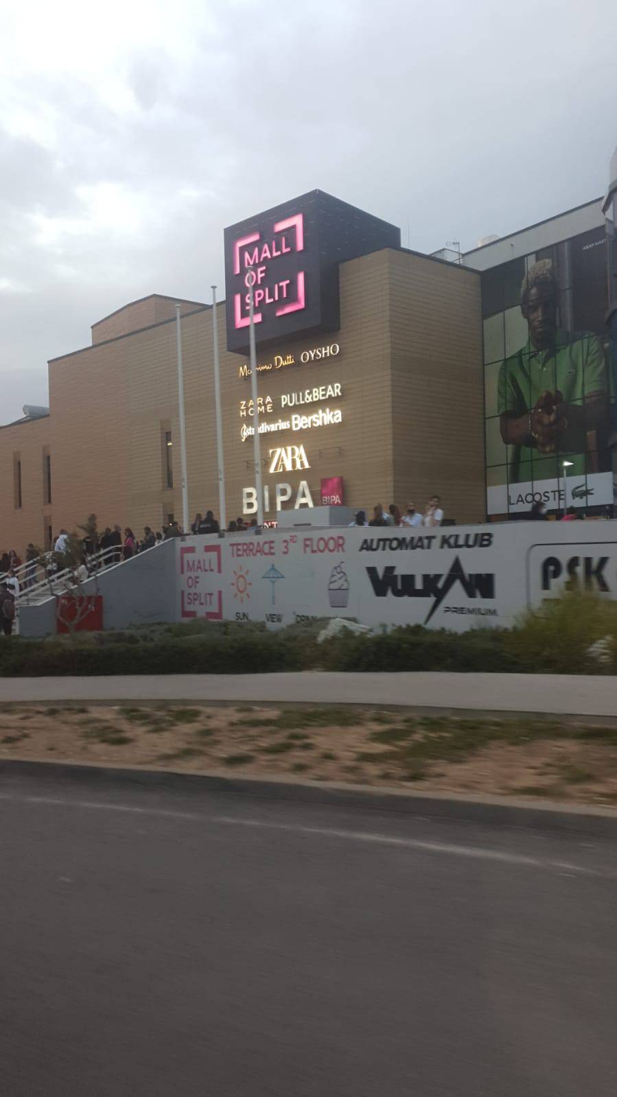 Panika u centru 'Mall of Split': Upalio se protupožarni alarm, ali je ipak bila lažna uzbuna