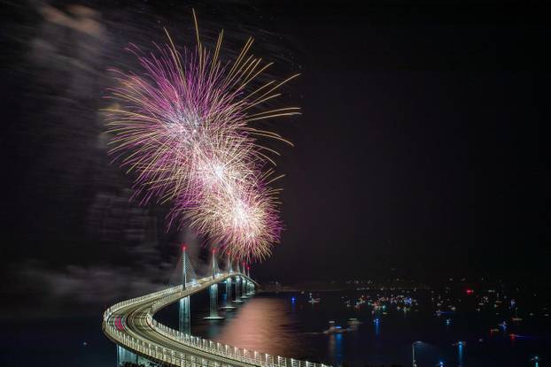 Vatromet nakon svečanosti otvorenja Pelješkog mosta