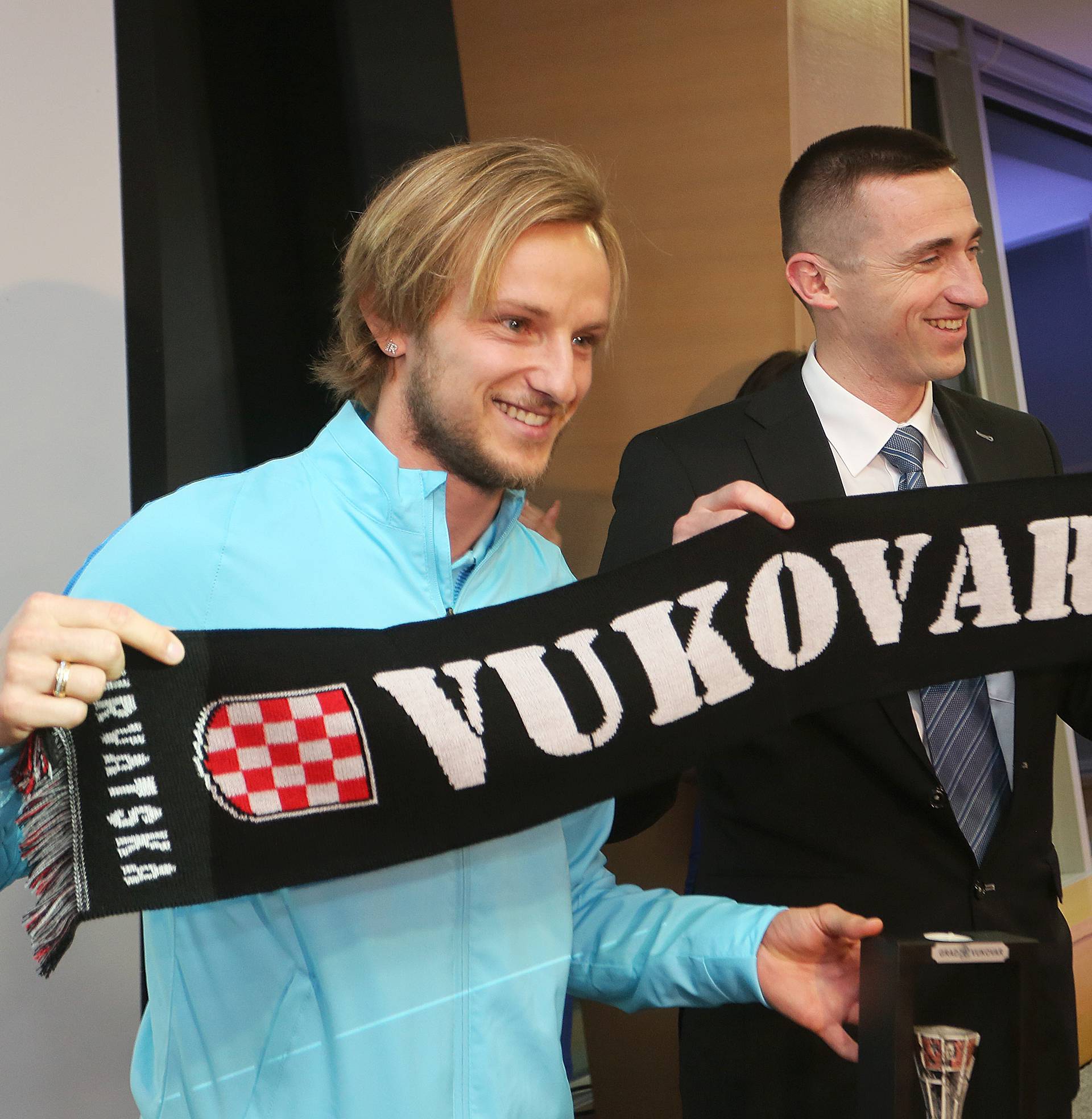 Rakitić dobio nagradu navijača pa donirao novac za Vukovar