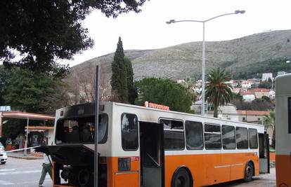 Mladići zapalili autobus Libertasa u Dubrovniku?
