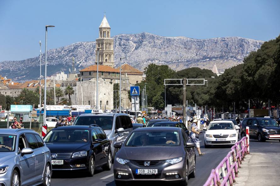 Vikend gužve u splitskoj trajektnoj luci