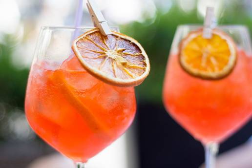 Napravite svoj fotogenični ljetni koktel - fini Rose Aperol Spritz