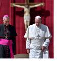 Knjiga od koje se Vatikan trese: Benedikt mi je rekao 'Čini se da mi papa Franjo više ne vjeruje'