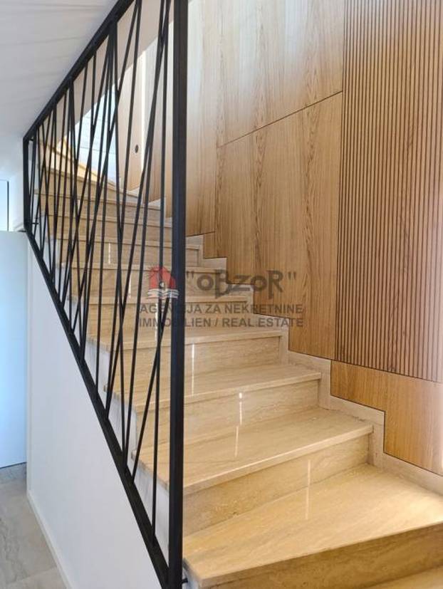 FOTO Ekskluziva! Prodaje se penthouse prvi red do mora, dvije etaže su povezane liftom