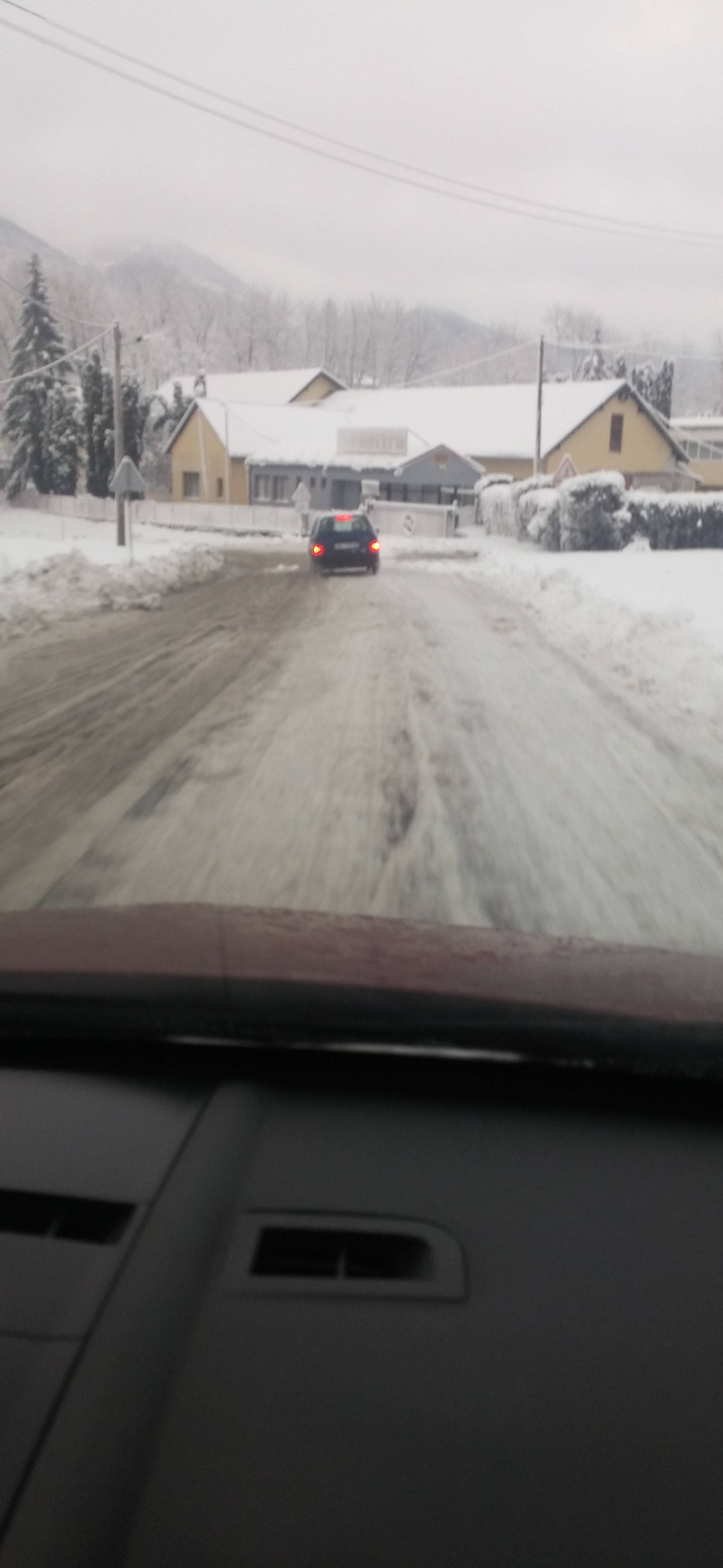 Snijeg paralizirao Hrvatsku: Na cestama kaos, a tek je počelo...