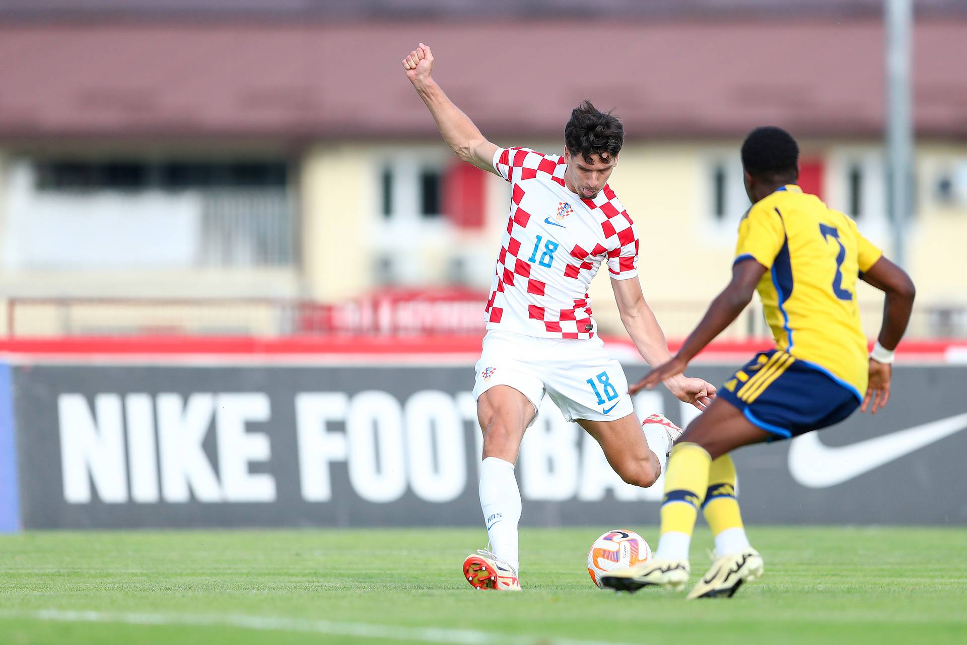 U Sesvetama odigrana nogometna utakmica U-21, Hrvatska - Švedska