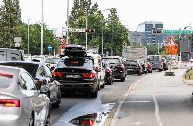 Zagreb: Ponovno zatvoren podvožnjak Slavonske i Zagrebačke avenije kod Vjesnika