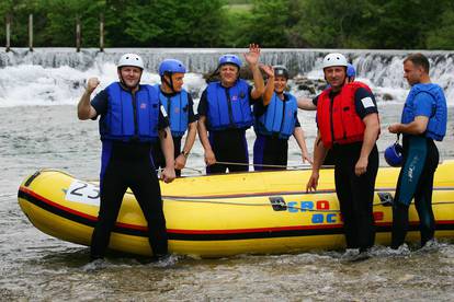 ARHIVA - Ministri sudjelovali na prvoj rafting regati "Zrmanja 2006"