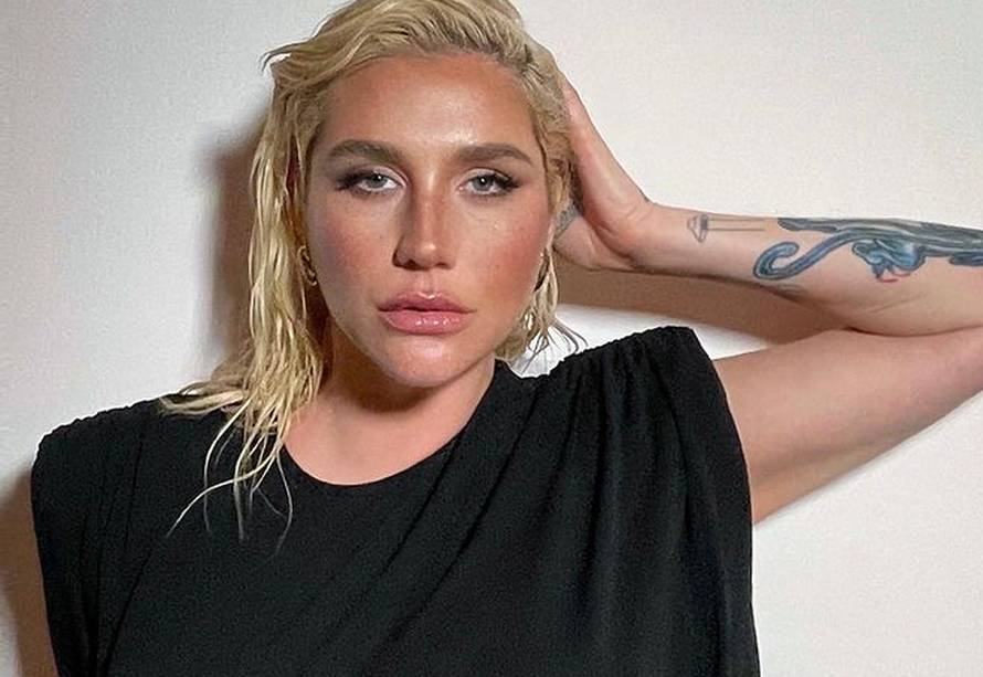 Poznata pjevačica pozirala gola u planinama: 'Vraćam se sebi!'