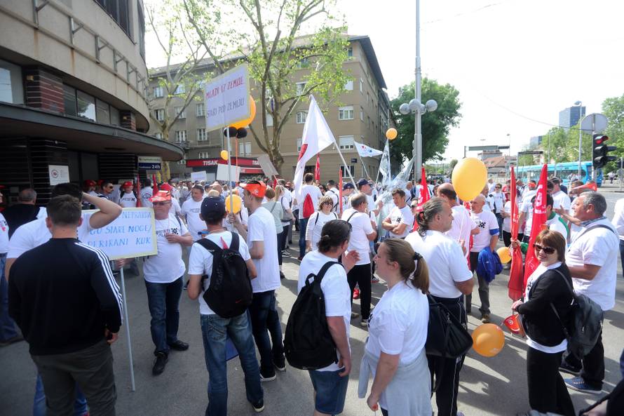 'Čekate da pocrkavamo': Ljudi prosvjedovali za Praznik rada