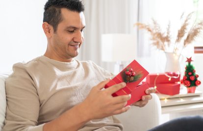 Božićni pokloni za muškarce: Kako pogoditi dar koji će stvarno koristiti?